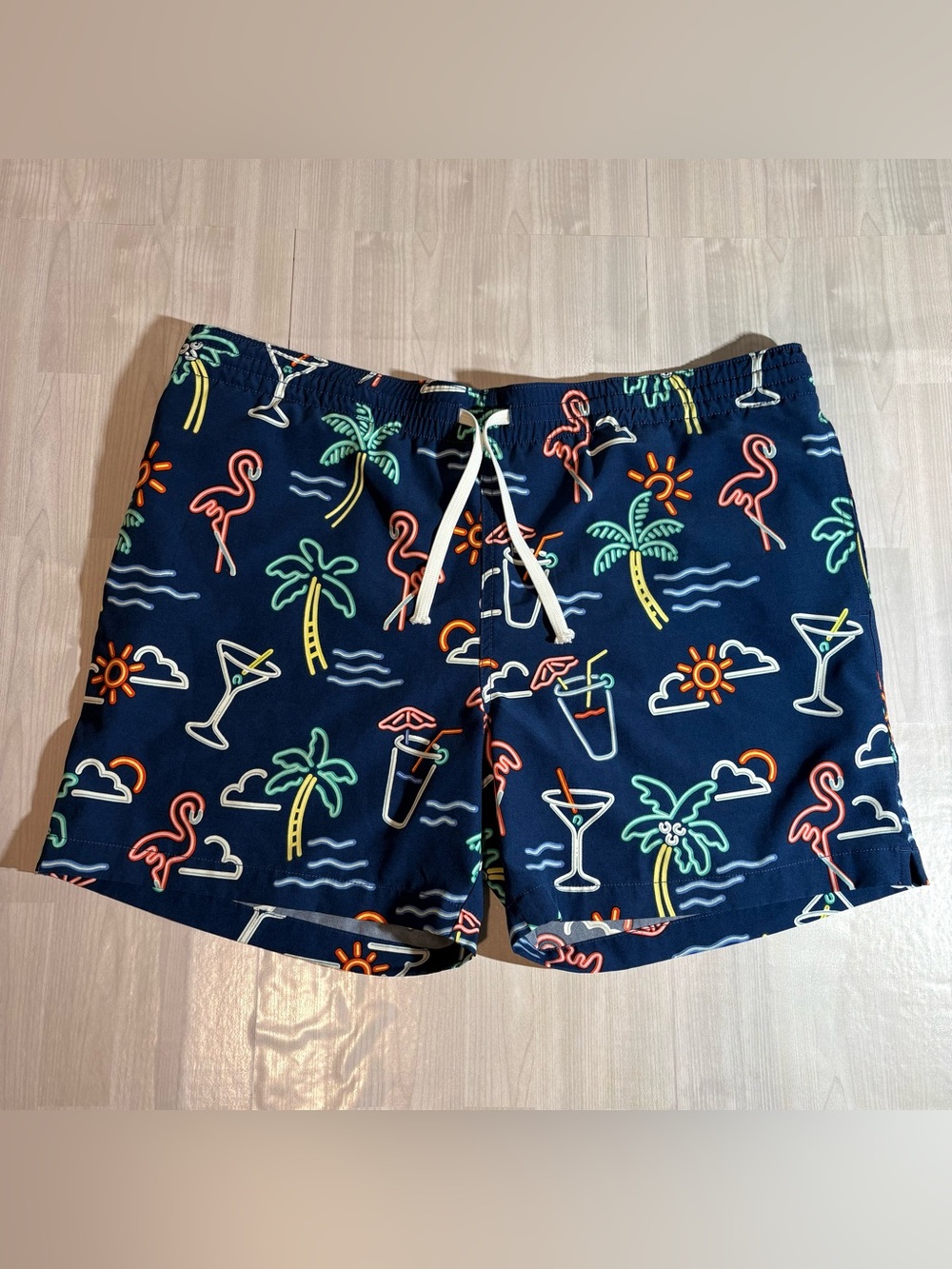 Chubbies Men’s Swim Shorts Trunks “Neon Lights” Size M Lined Tropical Print